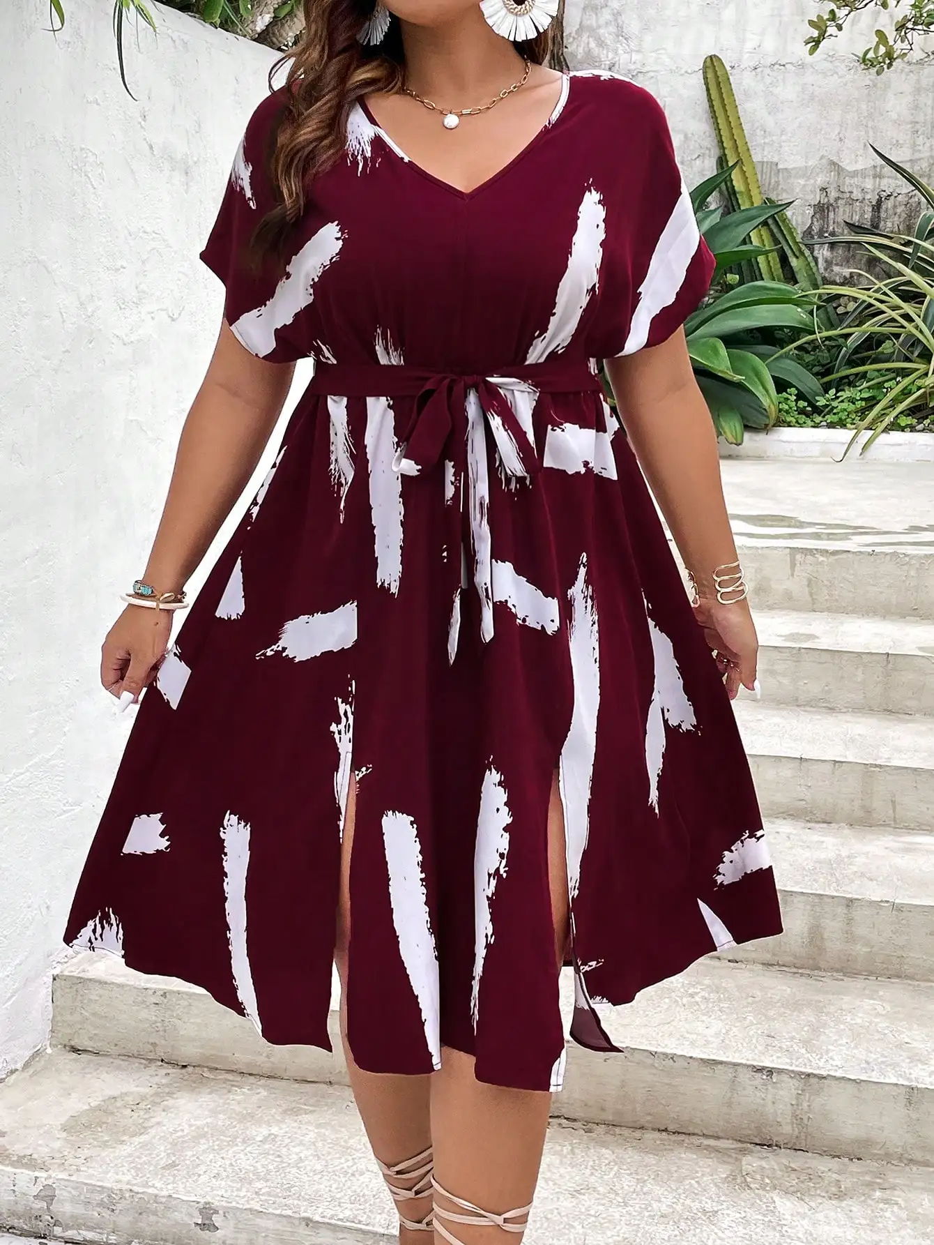 Burgundy Brushstroke Print Batwing Sleeve Belted Midi Dress with Thigh Split
Burgundy Brushstroke Print Batwing Sleeve Belted Midi Dress with Thigh Split