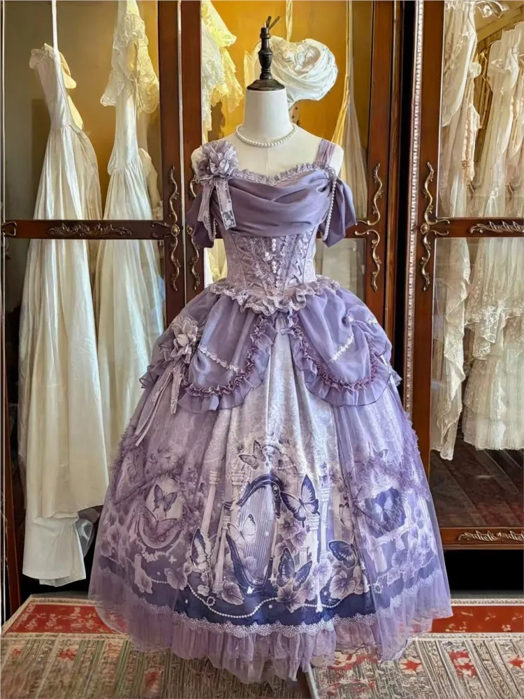 Purple can be worn in an elegant dress for student days and coming-of-age ceremonies on a regular basis
Purple can be worn in an elegant dress for student days and coming-of-age ceremonies on a regular basis
