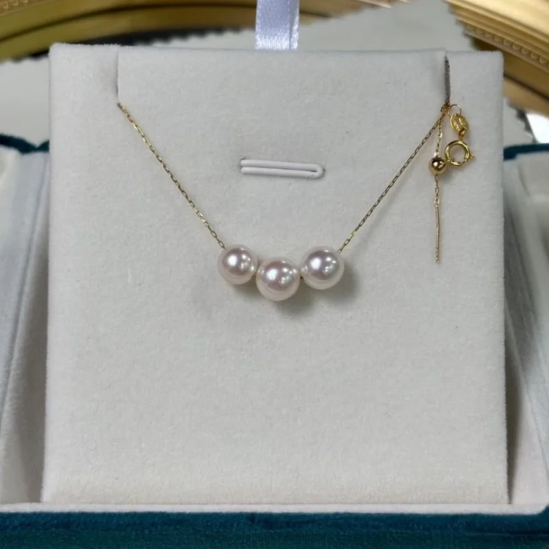 Natural freshwater pearl necklace with three pearls, smooth pendant, smile chain, suitable everyday wear
Natural freshwater pearl necklace with three pearls, smooth pendant, smile chain, suitable everyday wear