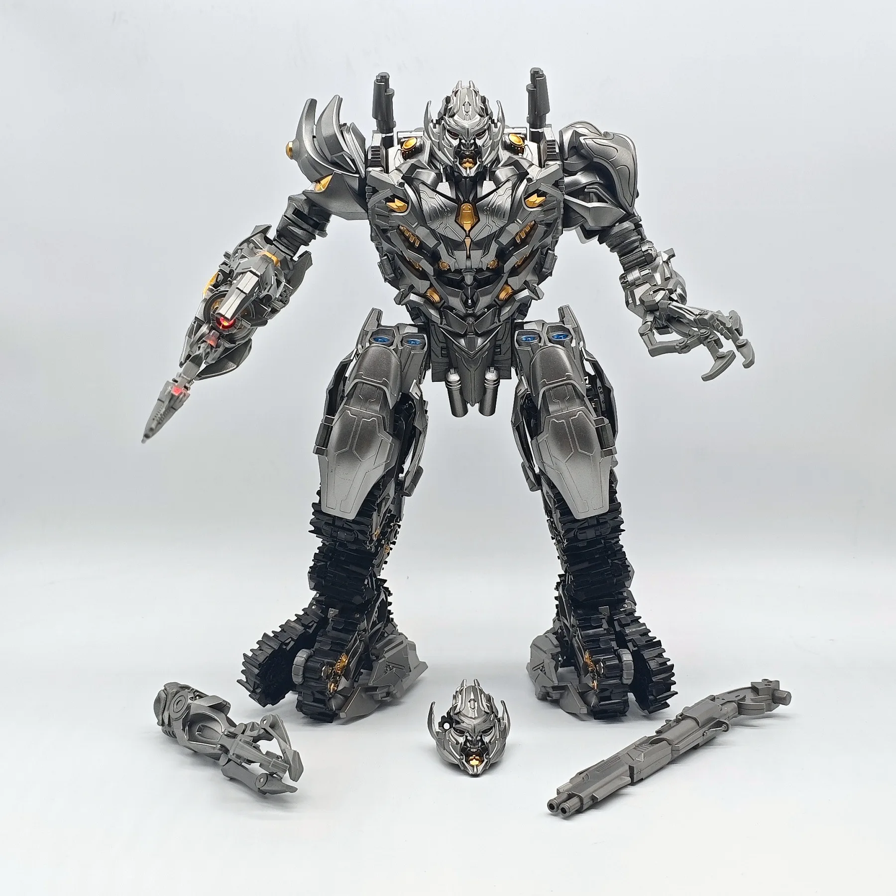 Трансформируемая фигурка-робот Transformation Tank Mega Commander2966-26 KO LS06 Movie SS13, увеличенная модель из сплава, коллекционная деформируемая игрушка
Трансформируемая фигурка-робот Transformation Tank Mega Commander2966-26 KO LS06 Movie SS13, увеличенная модель из сплава, коллекционная деформируемая игрушка