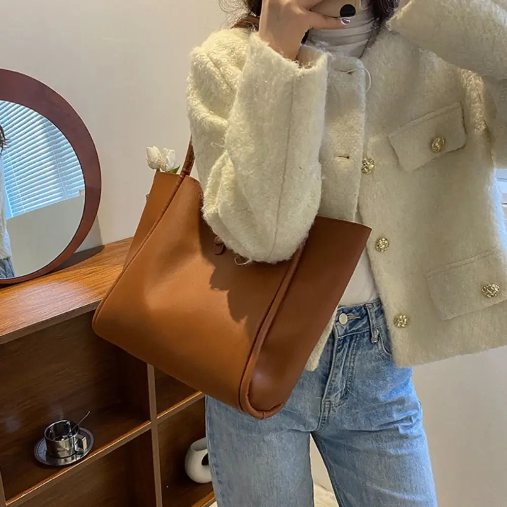 Ins Large Capacity PU Leather Shoulder Bag French Style Simple Casual Retro Underarm Bag Handbag New Design Tote Bag Travel
Ins Large Capacity PU Leather Shoulder Bag French Style Simple Casual Retro Underarm Bag Handbag New Design Tote Bag Travel