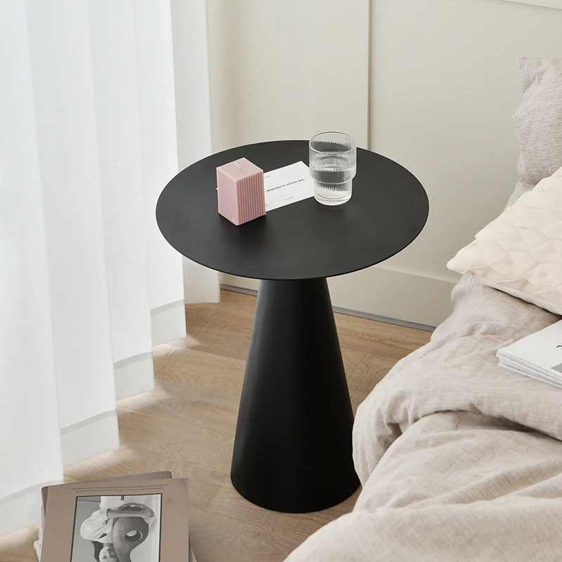 Modern simple wrought iron bedside table, bedroom creative design bedside table, Nordic ins-style personalized coffee table
Modern simple wrought iron bedside table, bedroom creative design bedside table, Nordic ins-style personalized coffee table