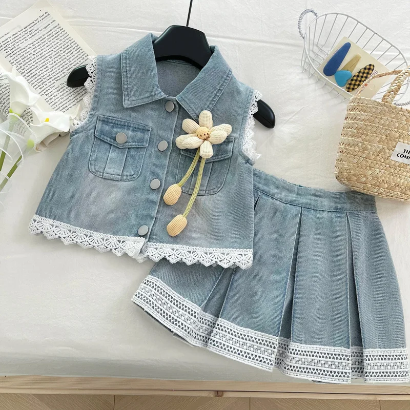 2025Summer Girls' Denim Suit New Style Little Girl Western Style Lace Vest Sleeveless Two-Piece Suit17352
2025Summer Girls' Denim Suit New Style Little Girl Western Style Lace Vest Sleeveless Two-Piece Suit17352