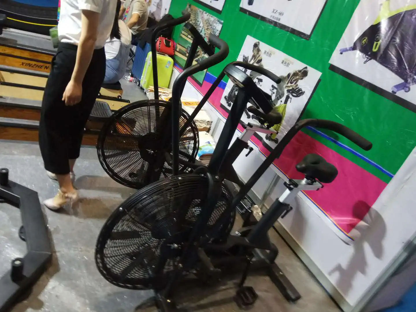 Air Bike, Assault Fan Bike with Heavy Duty Fan Wheel for High Intensity Cardio Training, Commercial Gym Equipment
Air Bike, Assault Fan Bike with Heavy Duty Fan Wheel for High Intensity Cardio Training, Commercial Gym Equipment