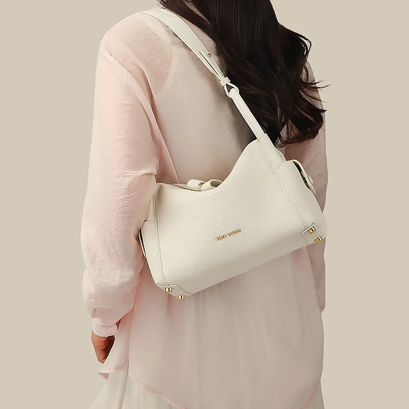 New Simple Top-Grain Cowhide Handbag For Women Fashion Genuine Leather Shoulder Bag Unique Design Versatile Commuter Women Bag
New Simple Top-Grain Cowhide Handbag For Women Fashion Genuine Leather Shoulder Bag Unique Design Versatile Commuter Women Bag