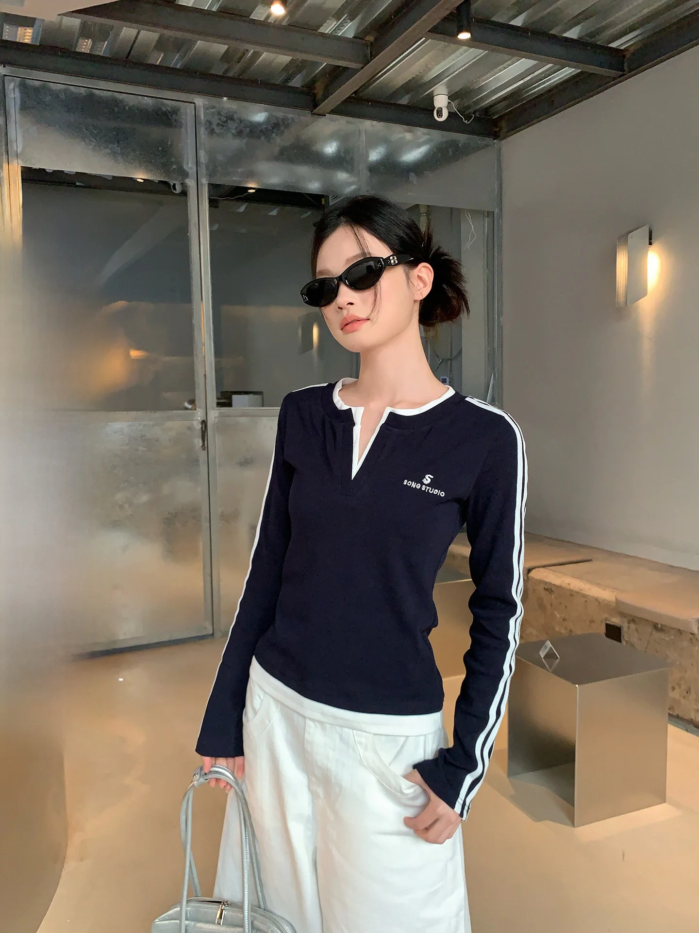 Song Zhengen Embroidered V-Neck Long Sleeve Short T-Shirt Women's Spring New Simple Slim Fit Fake Two-Piece Small Top
Song Zhengen Embroidered V-Neck Long Sleeve Short T-Shirt Women's Spring New Simple Slim Fit Fake Two-Piece Small Top