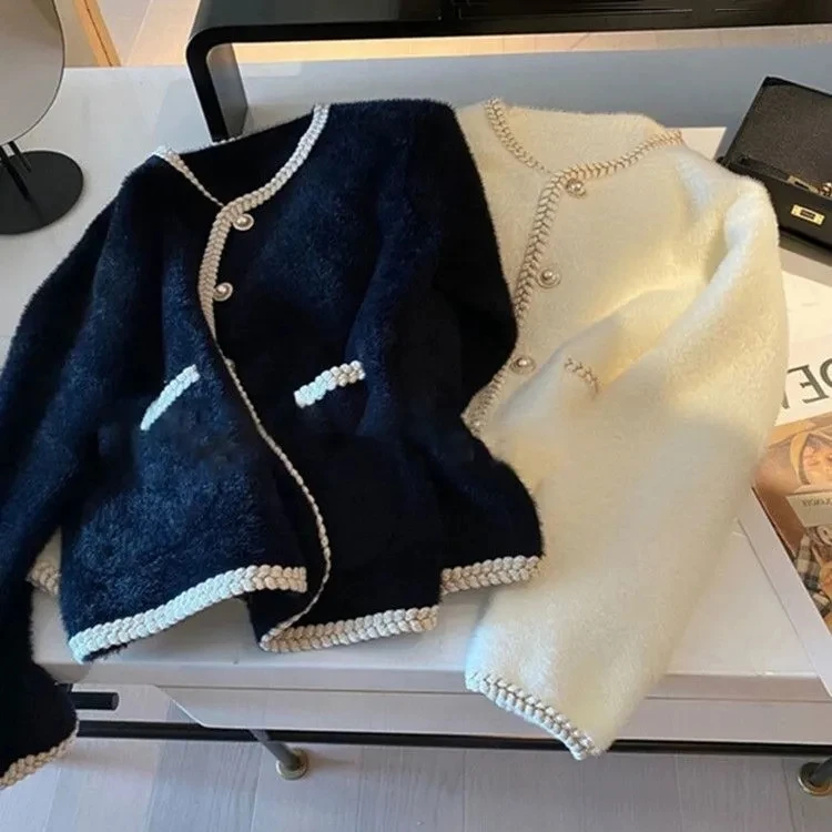 Soft Pearl Button Knitwear Cardigan Women's Spring Autumn White Gentle Mink Velvet Outerwear ort Coat Fem Faion
Soft Pearl Button Knitwear Cardigan Women's Spring Autumn White Gentle Mink Velvet Outerwear ort Coat Fem Faion