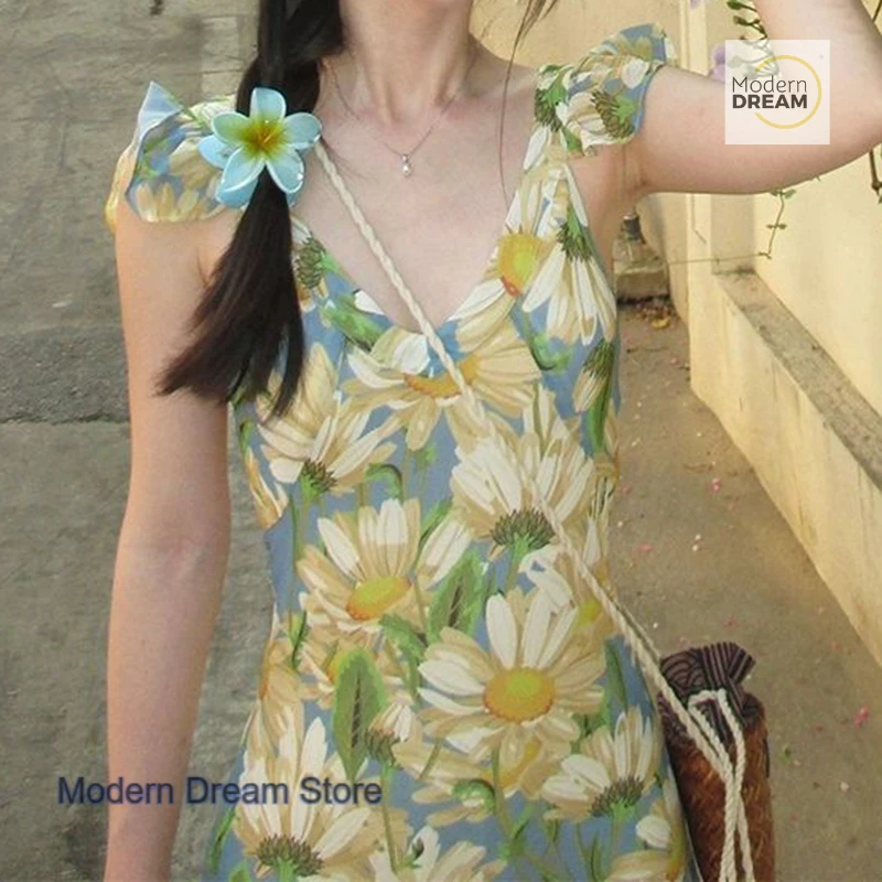Tea break French oil painting floral suspender dress female summer new temperament seaside holiday wind beach sweet long skirt
Tea break French oil painting floral suspender dress female summer new temperament seaside holiday wind beach sweet long skirt