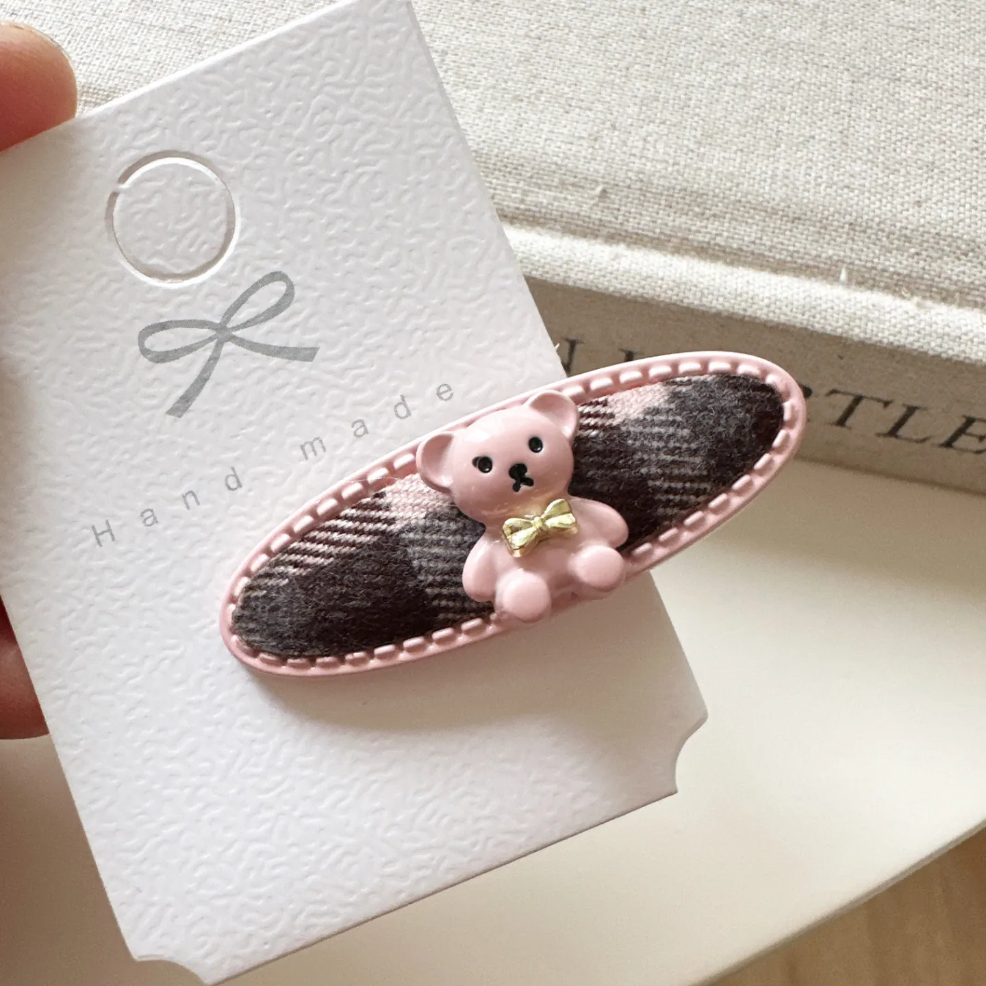 Resin Hair Clips Plaid Bear Duck Bill Side Bang Clip for Women Broken Hair Sweet Non Slip Lightweight Portable Tools
Resin Hair Clips Plaid Bear Duck Bill Side Bang Clip for Women Broken Hair Sweet Non Slip Lightweight Portable Tools