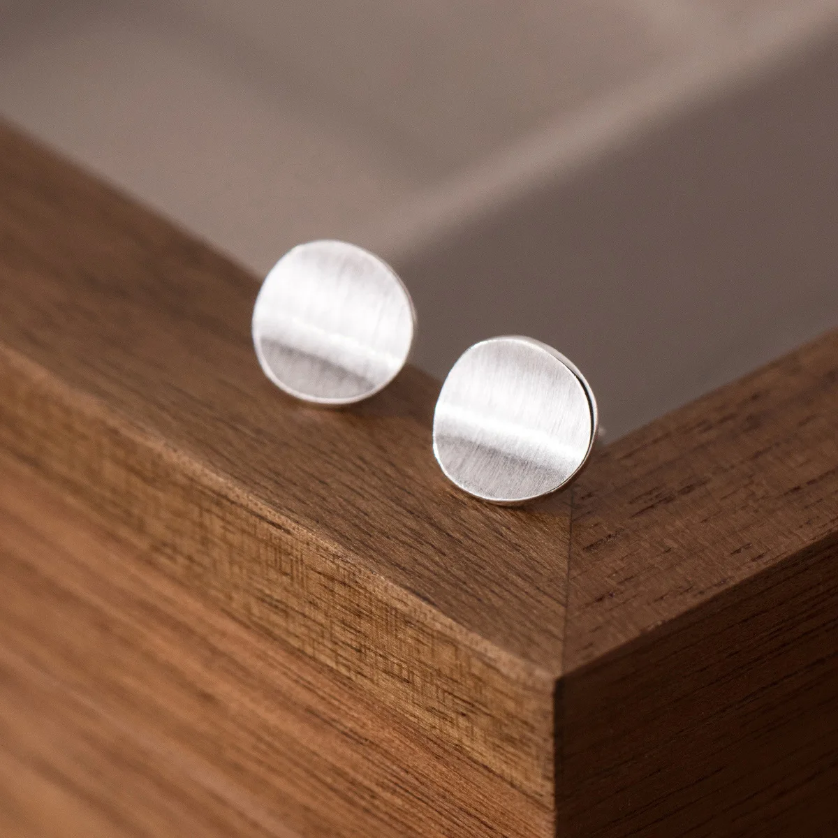 925 Sterling Silver Frosting Round Stud Earrings For Women Piercing Wedding Luxury Jewelry Wholesale Jewellery Money 925
925 Sterling Silver Frosting Round Stud Earrings For Women Piercing Wedding Luxury Jewelry Wholesale Jewellery Money 925