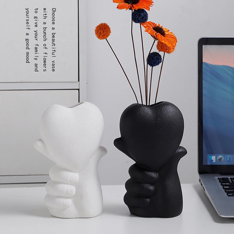 2pcs Heart Vase Ceramic Love Heart Decoration Crafts Black White Flower Arrangement Container Creative Vase Room Decoration Gift
2pcs Heart Vase Ceramic Love Heart Decoration Crafts Black White Flower Arrangement Container Creative Vase Room Decoration Gift