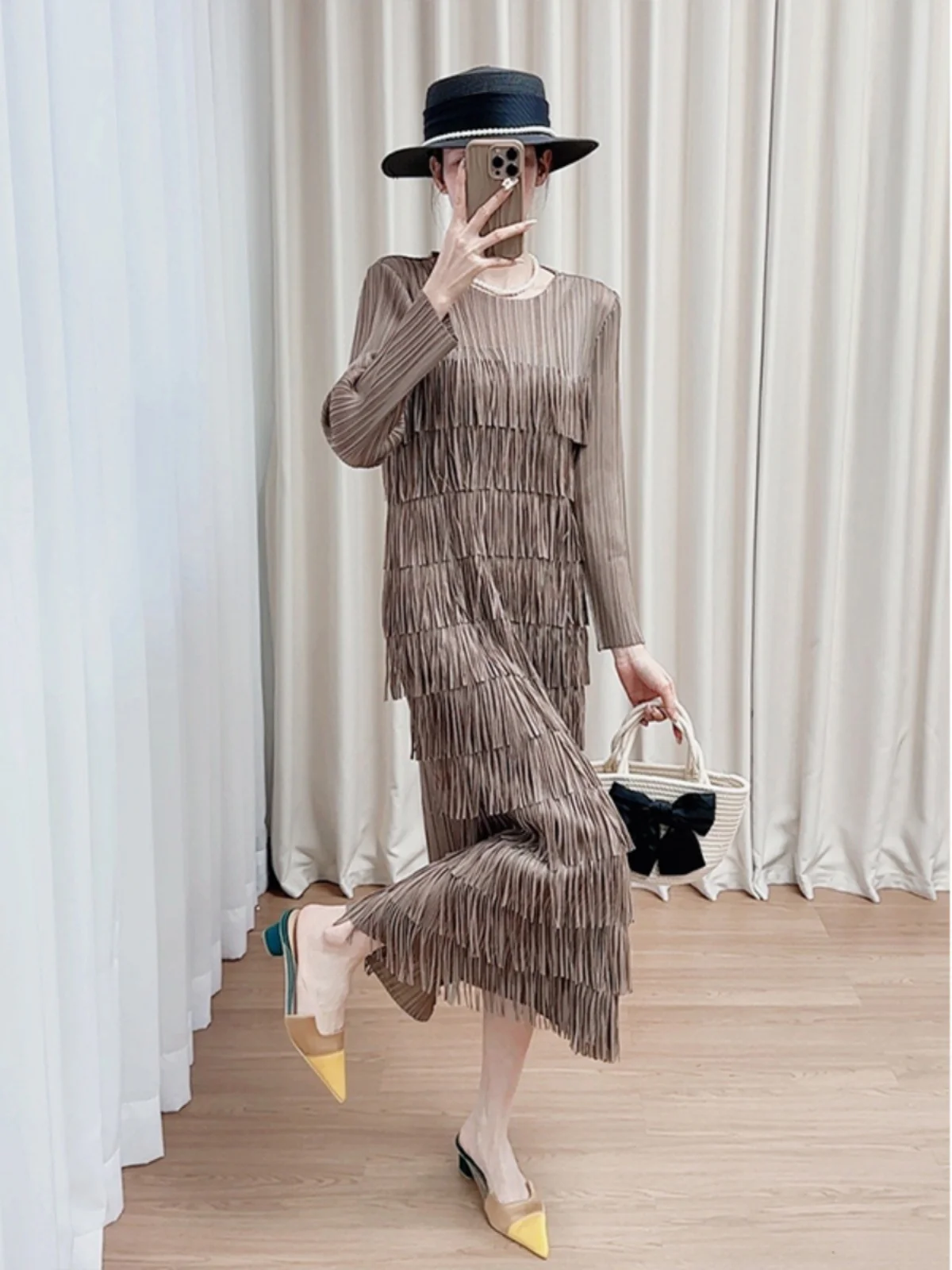 Autumn Long Sleeve round Neck Women's Dress Three Fold Design Tassel Pleated Midi Skirt Casual High Waist Polyester Fiber
Autumn Long Sleeve round Neck Women's Dress Three Fold Design Tassel Pleated Midi Skirt Casual High Waist Polyester Fiber