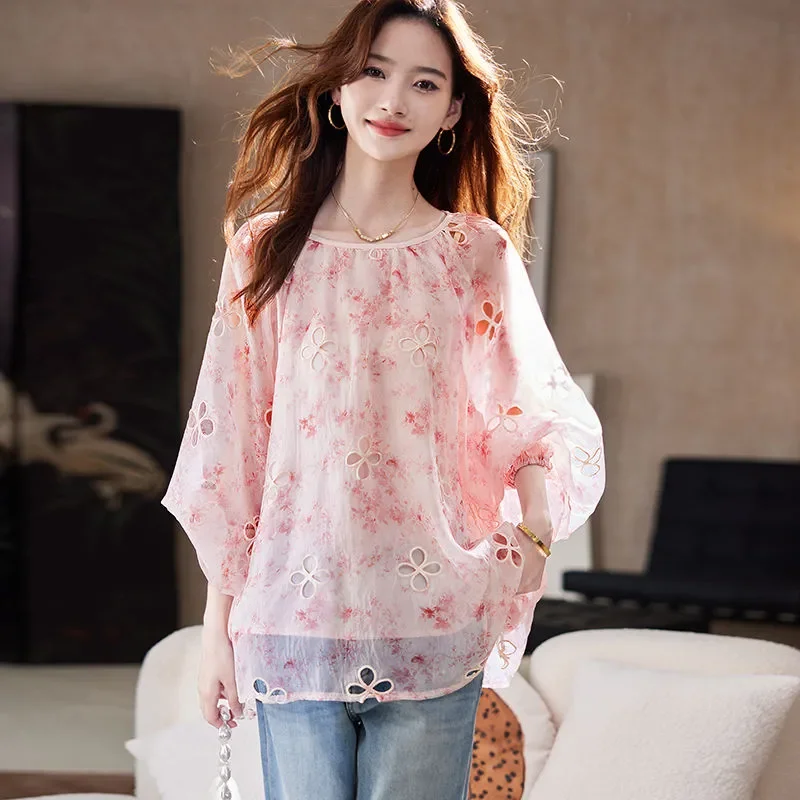 Floral Print Loose Fit Women Blouse With Hollow Out Details Lantern Sleeve Summer Casual Sweet Style O Neck Top
Floral Print Loose Fit Women Blouse With Hollow Out Details Lantern Sleeve Summer Casual Sweet Style O Neck Top