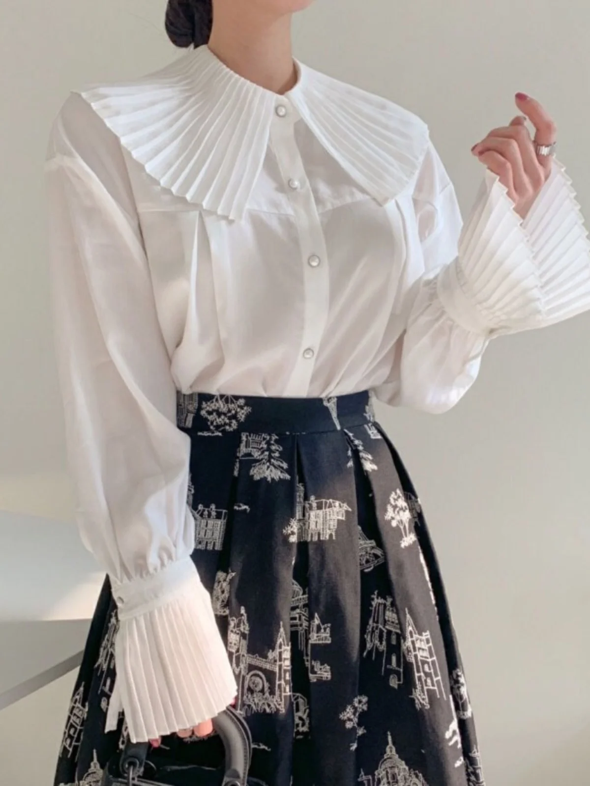 White Chic Faionable Doll Collar Bell Sve irt Women's Autumn New Sle Versatile Design Korean Loose Fit Long Sve B...
White Chic Faionable Doll Collar Bell Sve irt Women's Autumn New Sle Versatile Design Korean Loose Fit Long Sve B...