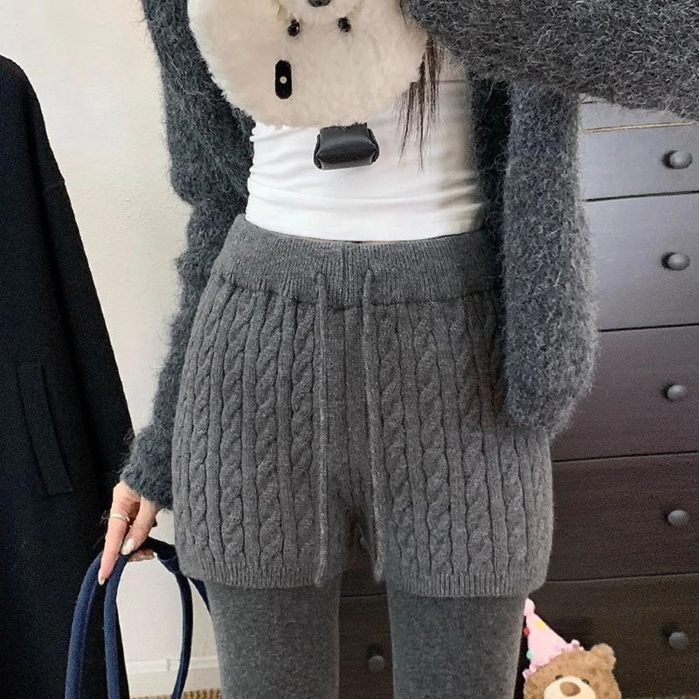 Womens New Design Knitted Shorts Versatile Knitting Shorts for Women Loose Wide-leg Casual Mini Shorts Female
Womens New Design Knitted Shorts Versatile Knitting Shorts for Women Loose Wide-leg Casual Mini Shorts Female