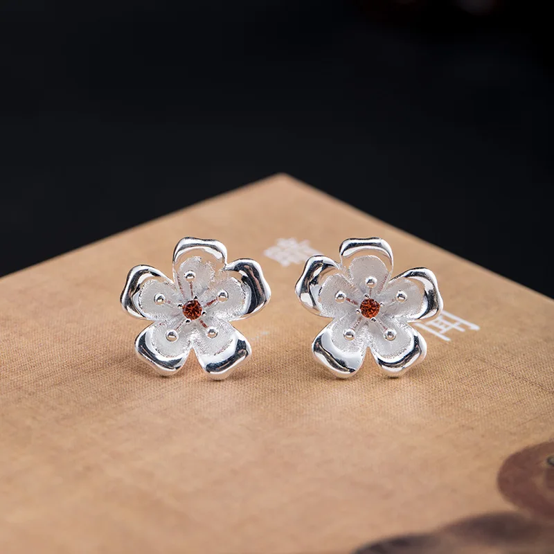 Handcrafted S925 Silver Stud Earrings, Fresh Cherry Blossom Stud Earrings, Exquisite And Elegant Floral Earrings, Ladies' Jewelr
Handcrafted S925 Silver Stud Earrings, Fresh Cherry Blossom Stud Earrings, Exquisite And Elegant Floral Earrings, Ladies' Jewelr