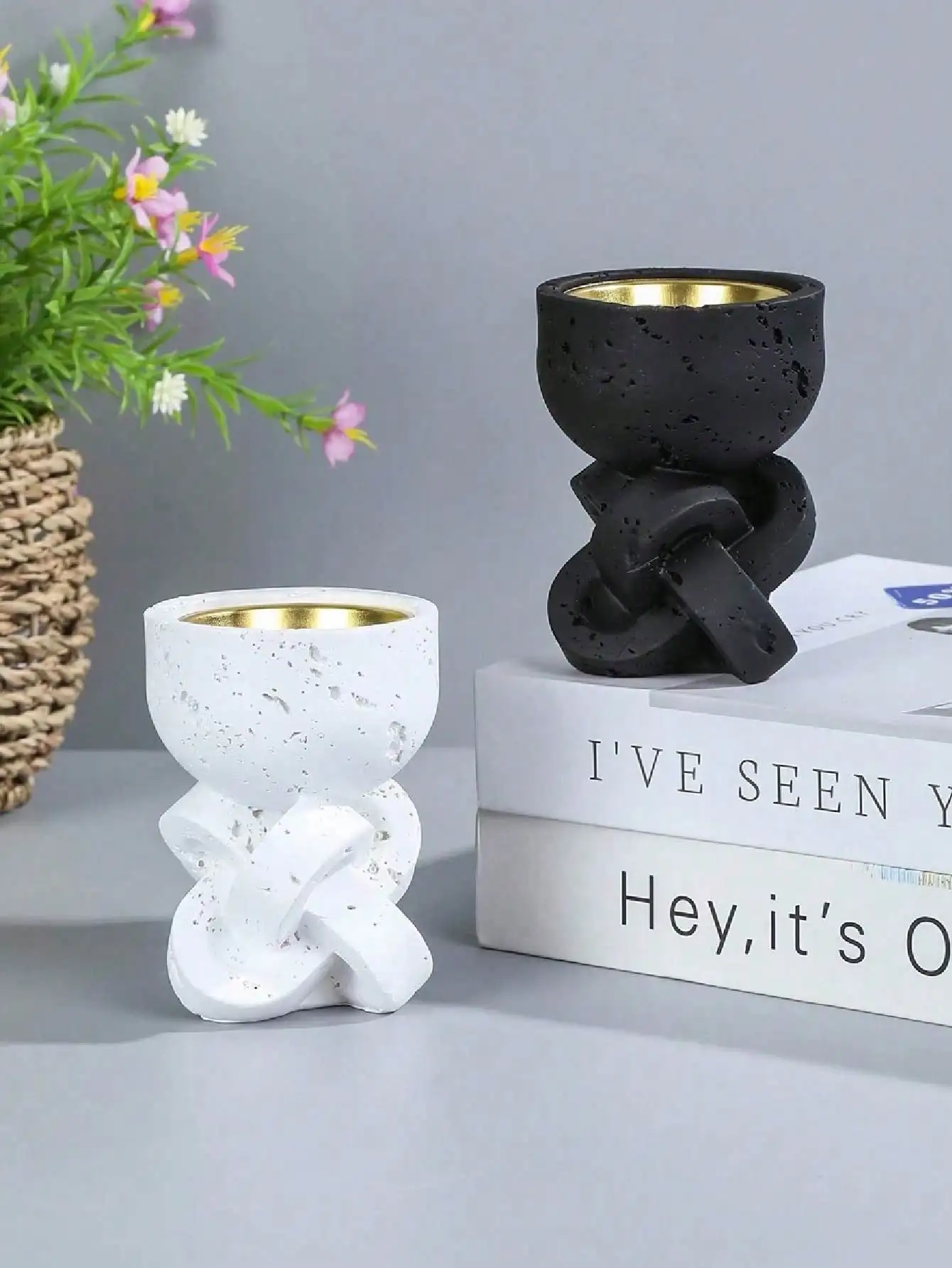 1pc Resin Incense Burner, With A Round Cup-Shaped Base Decorated With Arabic Text. Suitable For Home Decor, Office Decor, Festival Celebrations, Yoga Studios, And Can Also Be Used For Aromatherapy And Fragrance Diffusion.
1pc Resin Incense Burner, With A Round Cup-Shaped Base Decorated With Arabic Text. Suitable For Home Decor, Office Decor, Festival Celebrations, Yoga Studios, And Can Also Be Used For Aromatherapy And Fragrance Diffusion.