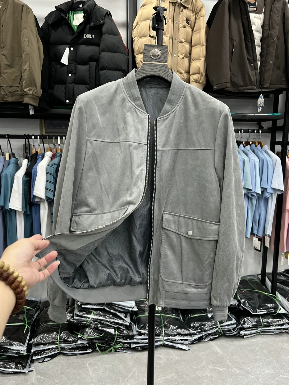 Мужская куртка-бомбер из замши с воротником-стойкой, повседневная осенняя верхняя одежда, ветрозащитная, на молнии, без капюшона, однотонная, стандартный крой
Мужская куртка-бомбер из замши с воротником-стойкой, повседневная осенняя верхняя одежда, ветрозащитная, на молнии, без капюшона, однотонная, стандартный крой