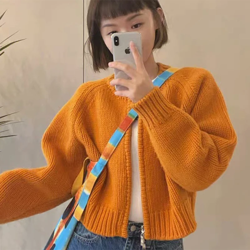 Winter Solid Knitted Cardigan Women Jackets Sweet Zipper Cropped Sweaters Korean Vintage Casual Loose Short Knitwears Coat 28975
Winter Solid Knitted Cardigan Women Jackets Sweet Zipper Cropped Sweaters Korean Vintage Casual Loose Short Knitwears Coat 28975