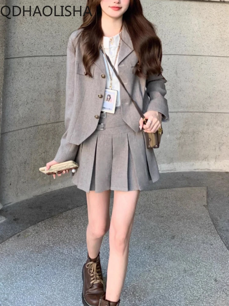 Sets for Women 2 Pieces Autumn Korea Polo Collar Suit Coat High Waist Pleated Short Skirt Set Elegant Preppy Style Suit Set New
Sets for Women 2 Pieces Autumn Korea Polo Collar Suit Coat High Waist Pleated Short Skirt Set Elegant Preppy Style Suit Set New
