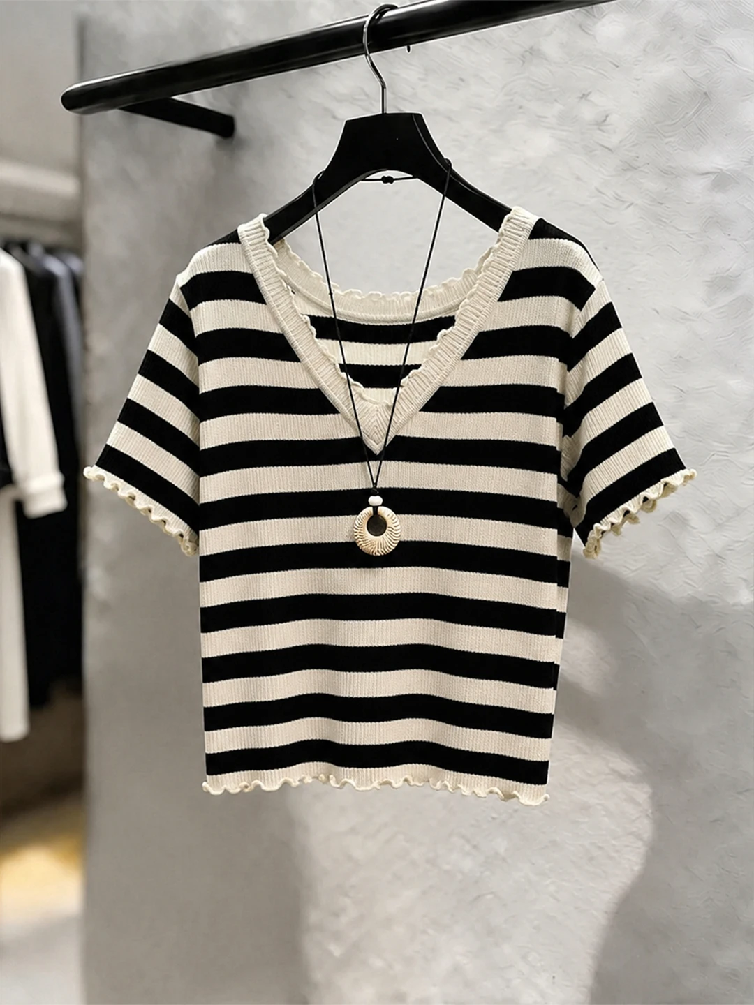 Korean Style Ice Silk Knitted Short Sleeve Striped Contrast Color Shirt Summer Chiffon Design Sensation Elegant Fashion Top
Korean Style Ice Silk Knitted Short Sleeve Striped Contrast Color Shirt Summer Chiffon Design Sensation Elegant Fashion Top