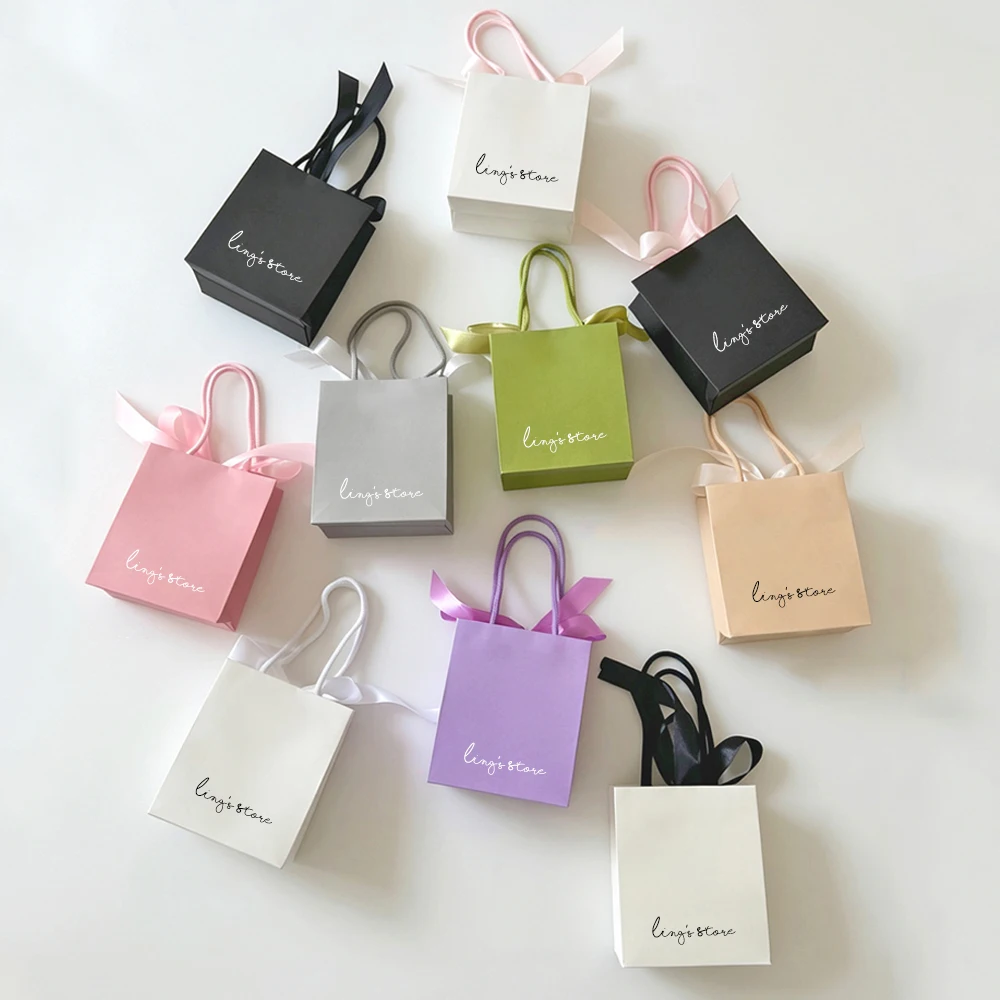 50Pcs Customized Logo Jewelry Paper Handle Bag 13.5x15.5x7.5cm Shopping Perfume Cosmetic Shower Soap Packaging Pouch Scarf Pouch
50Pcs Customized Logo Jewelry Paper Handle Bag 13.5x15.5x7.5cm Shopping Perfume Cosmetic Shower Soap Packaging Pouch Scarf Pouch