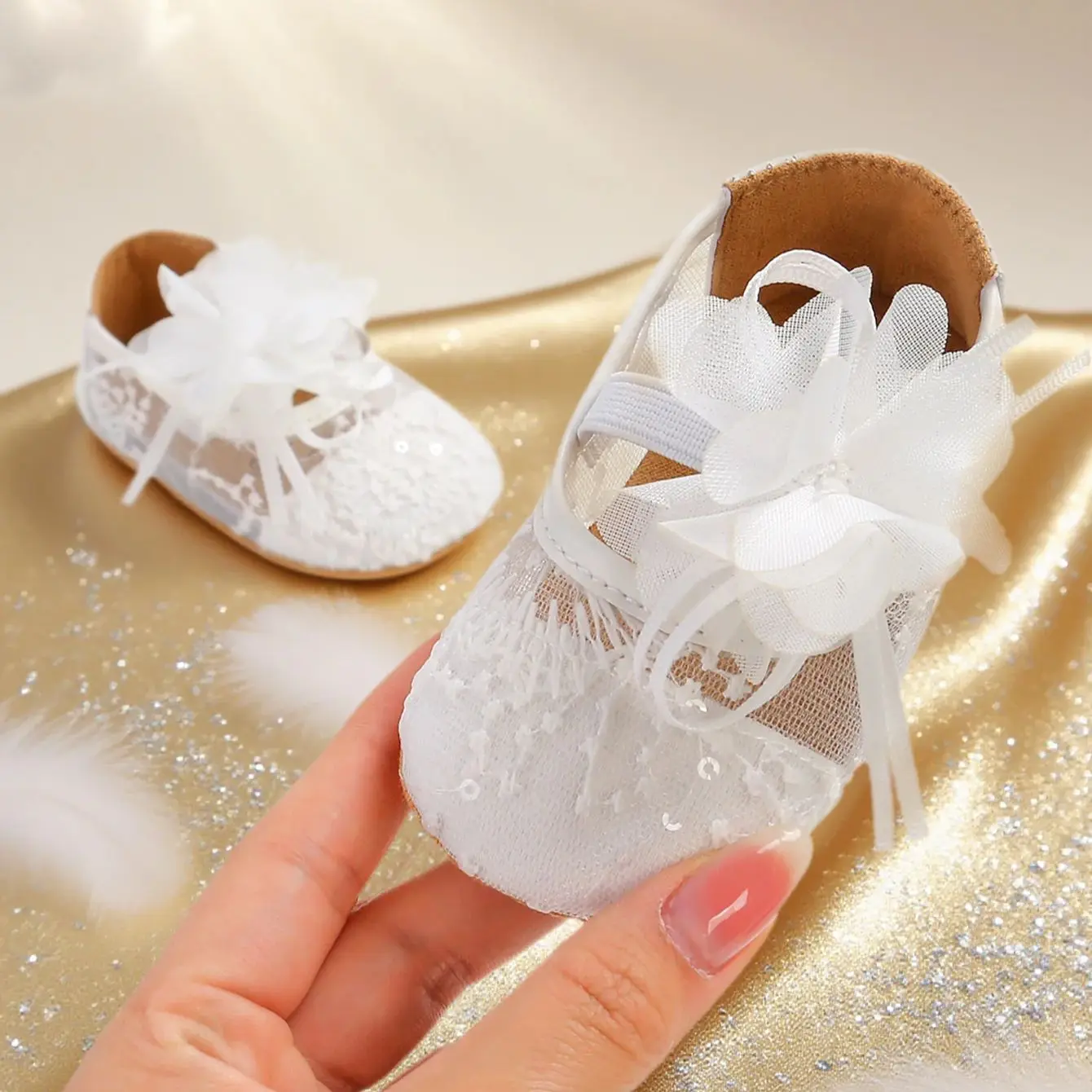 Женский ребенок учится ходить с плоскими шнурками, бантом, противоскользящим мягким дном, свадебным дизайном кружевной сетки принцессы
Женский ребенок учится ходить с плоскими шнурками, бантом, противоскользящим мягким дном, свадебным дизайном кружевной сетки принцессы
