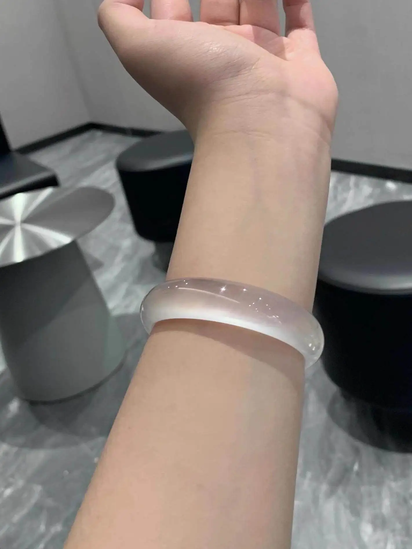 High ice jadeite jade bracelet agate female ice transparent chalcedony ice white moonlight
High ice jadeite jade bracelet agate female ice transparent chalcedony ice white moonlight