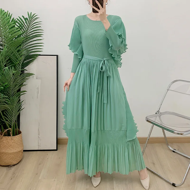 Miyake Pleated Fungus Edge Long Dress 2025 Spring New Round Neck Solid Color Long-sleeved Women's Dress
Miyake Pleated Fungus Edge Long Dress 2025 Spring New Round Neck Solid Color Long-sleeved Women's Dress