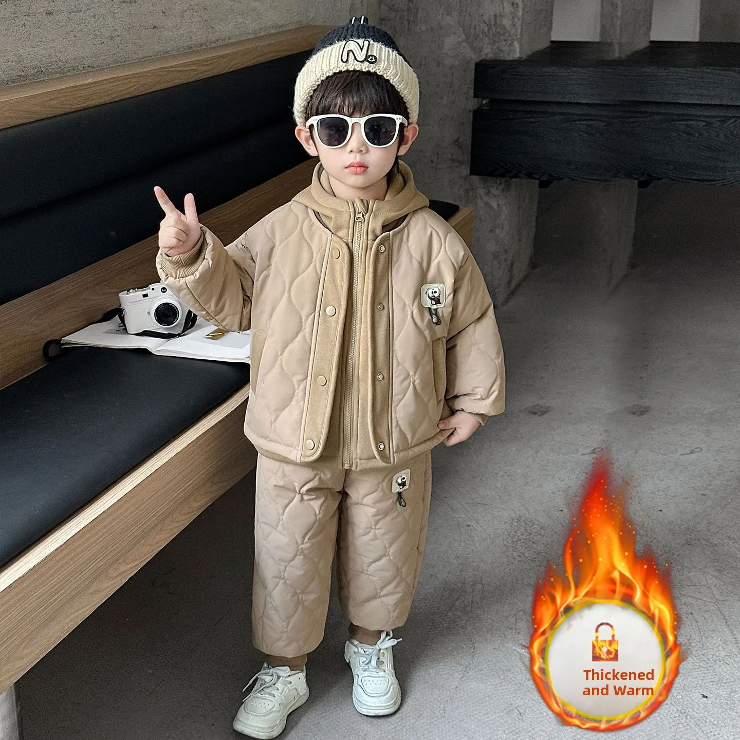 Thiened Cotton Jaet Hooded Zipper Closure Youthful Active Sle Winter Clothes Set for Boys with Straight Hem And Side Se...
Thiened Cotton Jaet Hooded Zipper Closure Youthful Active Sle Winter Clothes Set for Boys with Straight Hem And Side Se...