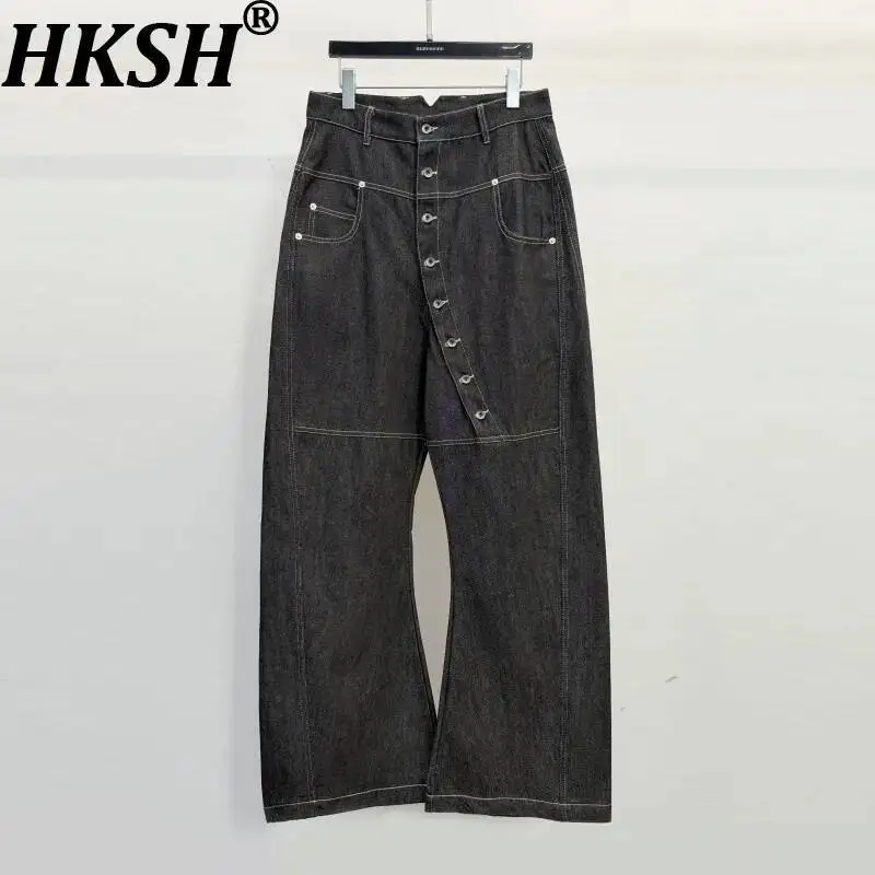 HKSH Spring New Men High Street Retro RO Diagonal Button Topstitch Design Jeans Slightly Flared Denim Pants High-Waisted HK24013
HKSH Spring New Men High Street Retro RO Diagonal Button Topstitch Design Jeans Slightly Flared Denim Pants High-Waisted HK24013