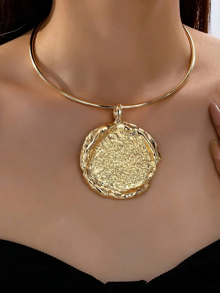 1pc Hammered Metal Pendant Decorative Cufflink Necklace, Gold Coin Pendant, Exaggerated Abstract Statement Necklace, For Women
1pc Hammered Metal Pendant Decorative Cufflink Necklace, Gold Coin Pendant, Exaggerated Abstract Statement Necklace, For Women