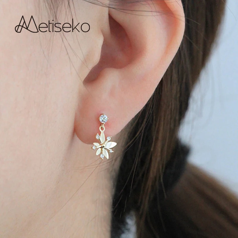 Metiseko 925 Sterling Silver Stud Earrings Fresh & Delicate Flower Earrings for Women Party Engagement Wedding
Metiseko 925 Sterling Silver Stud Earrings Fresh & Delicate Flower Earrings for Women Party Engagement Wedding