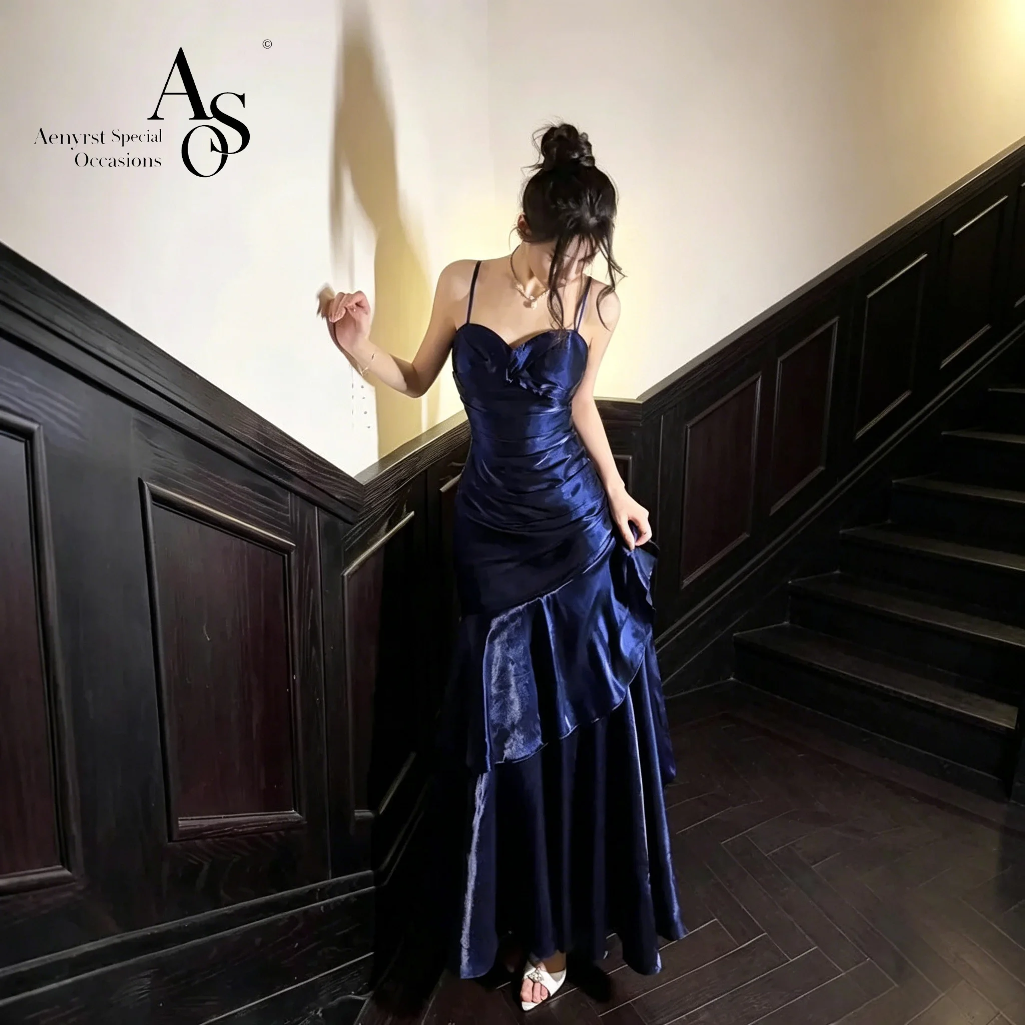 Elegant blue strapless long dress, backless evening gown with satin flower design
Elegant blue strapless long dress, backless evening gown with satin flower design