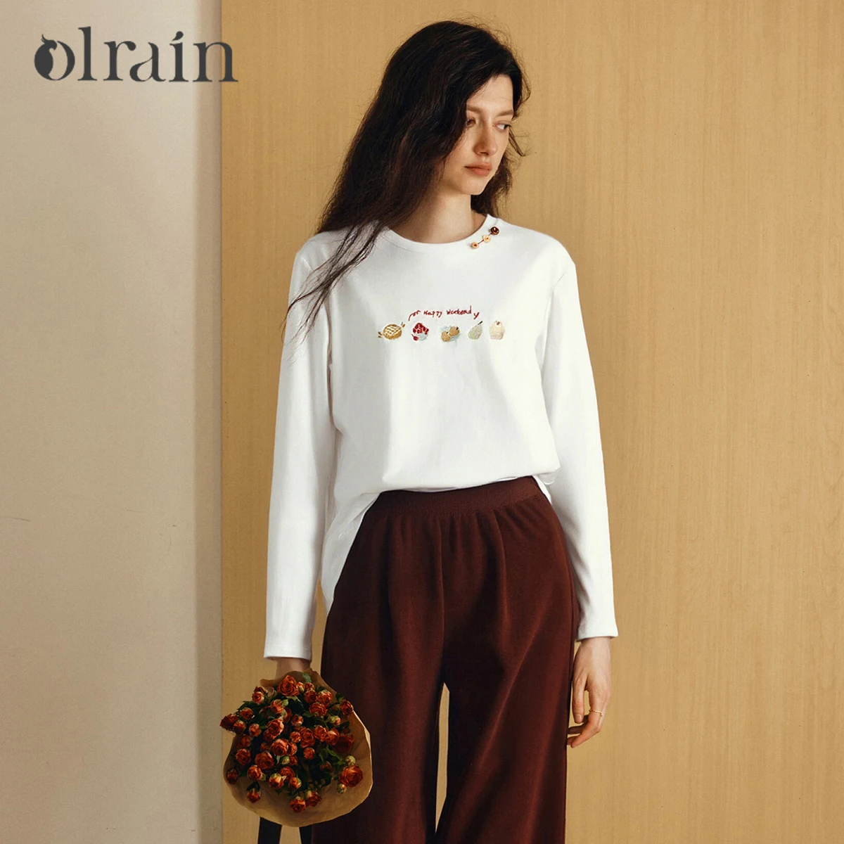 OLrain 2026 Spring New Women's Long Sleeve T-Shirt Simple Exquisite Embroidery Loose Round Neck White Cotton Top O58CT003226
OLrain 2026 Spring New Women's Long Sleeve T-Shirt Simple Exquisite Embroidery Loose Round Neck White Cotton Top O58CT003226