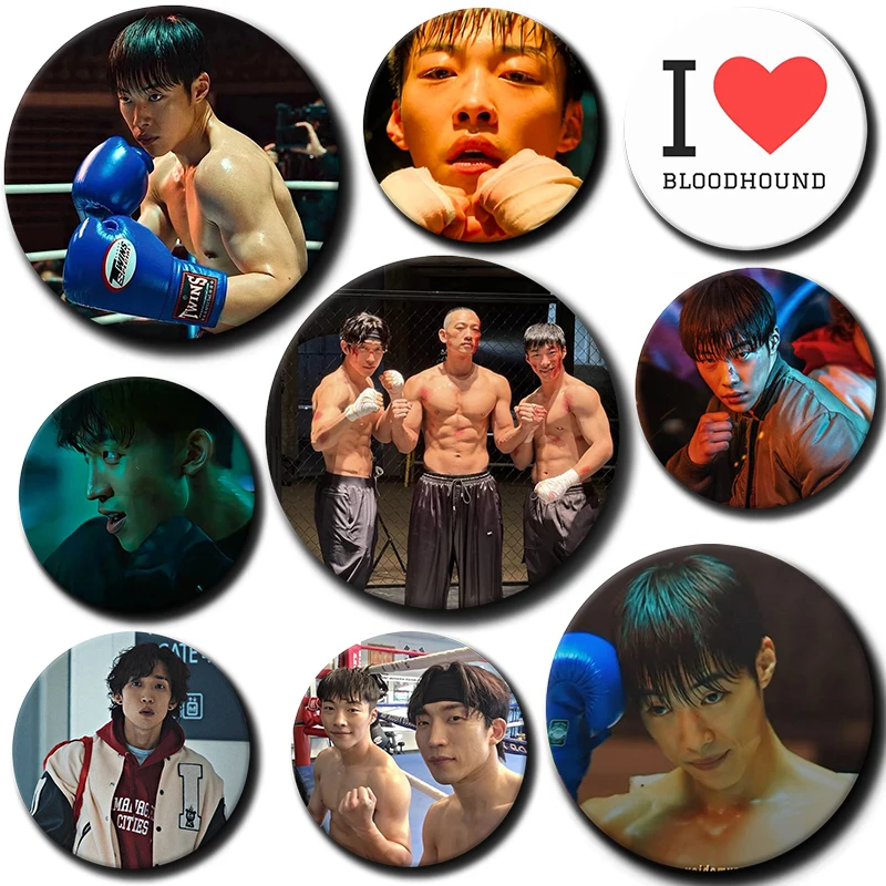 1PC Tin Kim Geon woo Hong Woo jin Korean Drama Soft Button Pin Bloodhounds Brooch Badge Bag Decor Accessories Fans Collect Gifts
1PC Tin Kim Geon woo Hong Woo jin Korean Drama Soft Button Pin Bloodhounds Brooch Badge Bag Decor Accessories Fans Collect Gifts