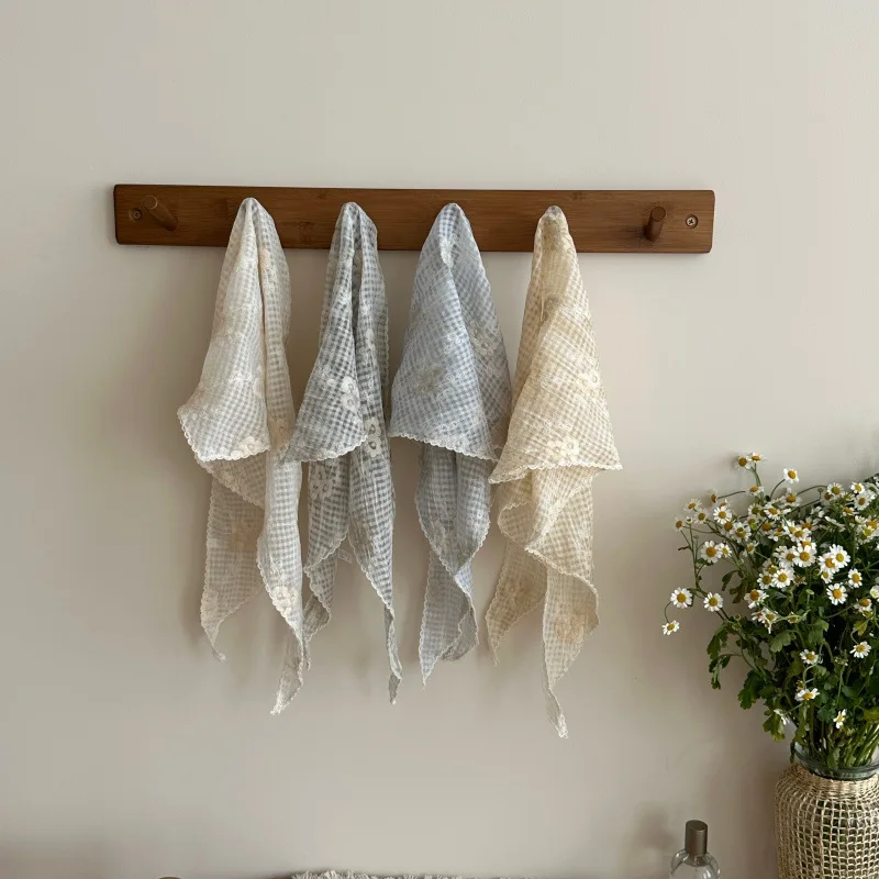 Кружевной шелковый платок-косынка с вышивкой цветами для женщин: новая универсальная тонкая модель для весны и лета, можно использовать как повязку на голову
Кружевной шелковый платок-косынка с вышивкой цветами для женщин: новая универсальная тонкая модель для весны и лета, можно использовать как повязку на голову