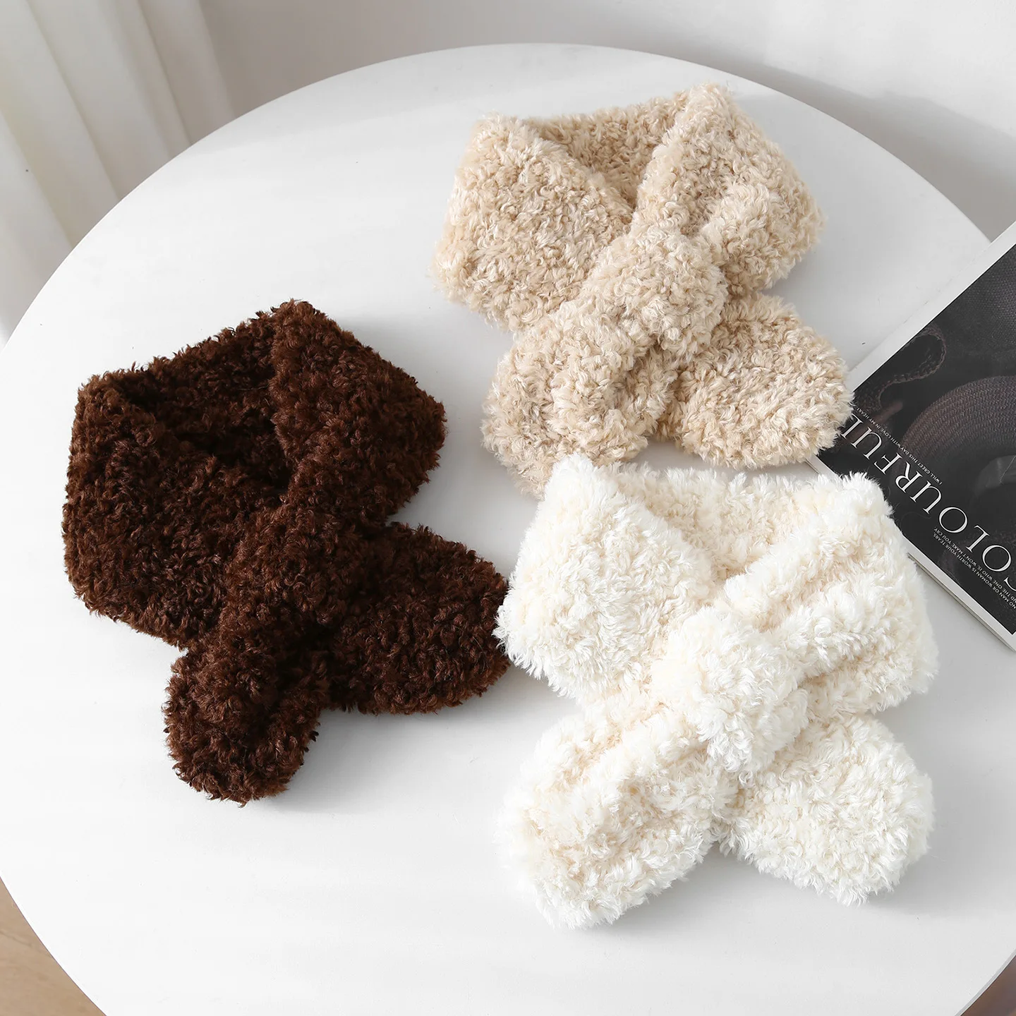 Корейская версия, новый зимний шерстяной шарф, женский однотонный плюшевый шарф из искусственного ягненка, милый и модный внешний шарф
Корейская версия, новый зимний шерстяной шарф, женский однотонный плюшевый шарф из искусственного ягненка, милый и модный внешний шарф