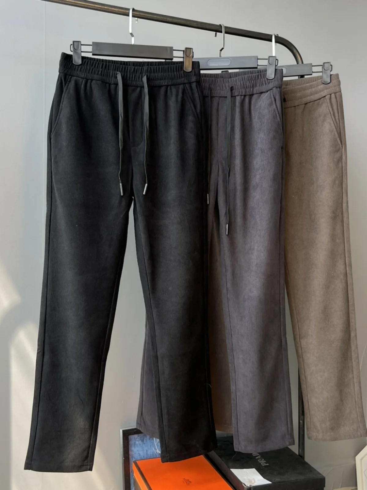 Мужские вельветовые брюки прямого кроя с эластичным поясом, повседневные спортивные штаны, теплые, с завязками, из полиэфирного волокна
Мужские вельветовые брюки прямого кроя с эластичным поясом, повседневные спортивные штаны, теплые, с завязками, из полиэфирного волокна