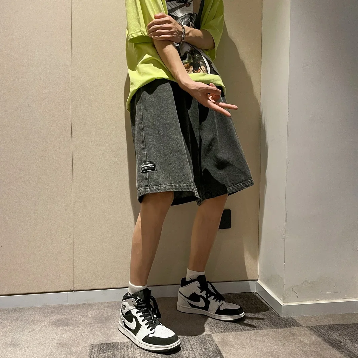 Korean Style Summer Men's Black Wide Leg Denim Shorts 2025 New Fashion Casual Baggy Short Jeans Male Brand Clothes
Korean Style Summer Men's Black Wide Leg Denim Shorts 2025 New Fashion Casual Baggy Short Jeans Male Brand Clothes