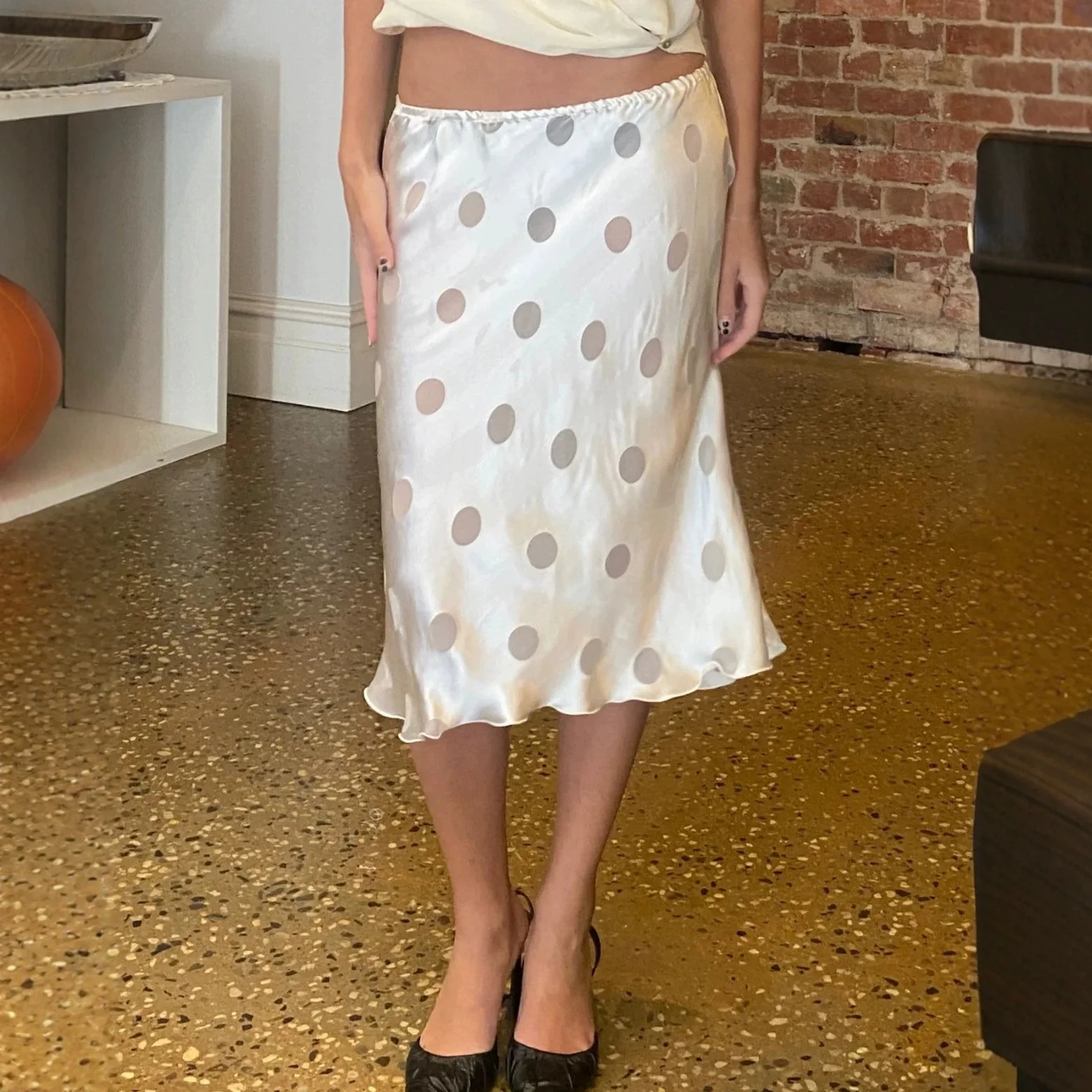 Elegant Polka Dot Satin Midi Skirt For Women High Waist Ruffled Hem A-Line Flowy Slip Skirt for Casual Office Party Streetwear
Elegant Polka Dot Satin Midi Skirt For Women High Waist Ruffled Hem A-Line Flowy Slip Skirt for Casual Office Party Streetwear