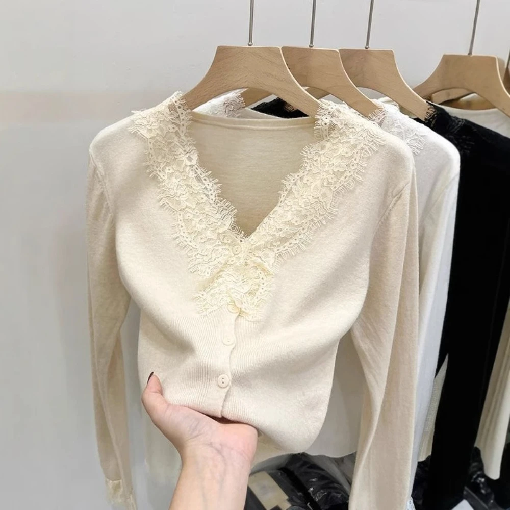 Chic V-Neck Lace Sweater Thin Sweater Short Knitted Cardigans Long Sleeve Korean Slim Crop Tops Spring Autumn
Chic V-Neck Lace Sweater Thin Sweater Short Knitted Cardigans Long Sleeve Korean Slim Crop Tops Spring Autumn