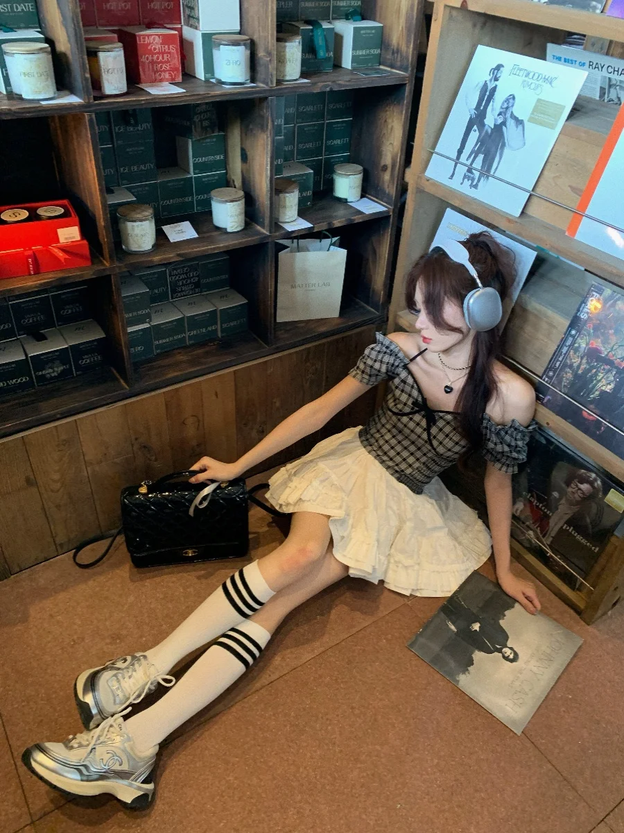 Pinky Piggy Retro Vinyl Two-Way Wear Plaid irt Women Summer Unique One-oulder irt Commute Sle Waist-Cinching ort Sl...
Pinky Piggy Retro Vinyl Two-Way Wear Plaid irt Women Summer Unique One-oulder irt Commute Sle Waist-Cinching ort Sl...