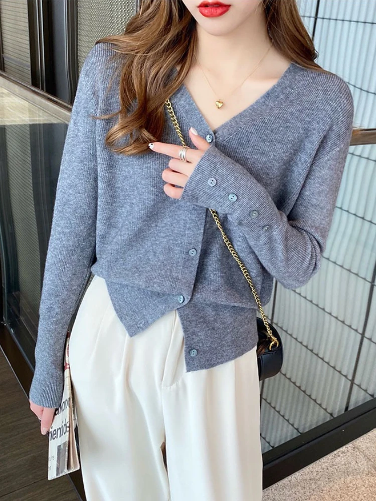 2025 Korean Version Fashionable Versatile Autumn And Winter Sweater V-neck Knitted Cardigan Women's Top
2025 Korean Version Fashionable Versatile Autumn And Winter Sweater V-neck Knitted Cardigan Women's Top