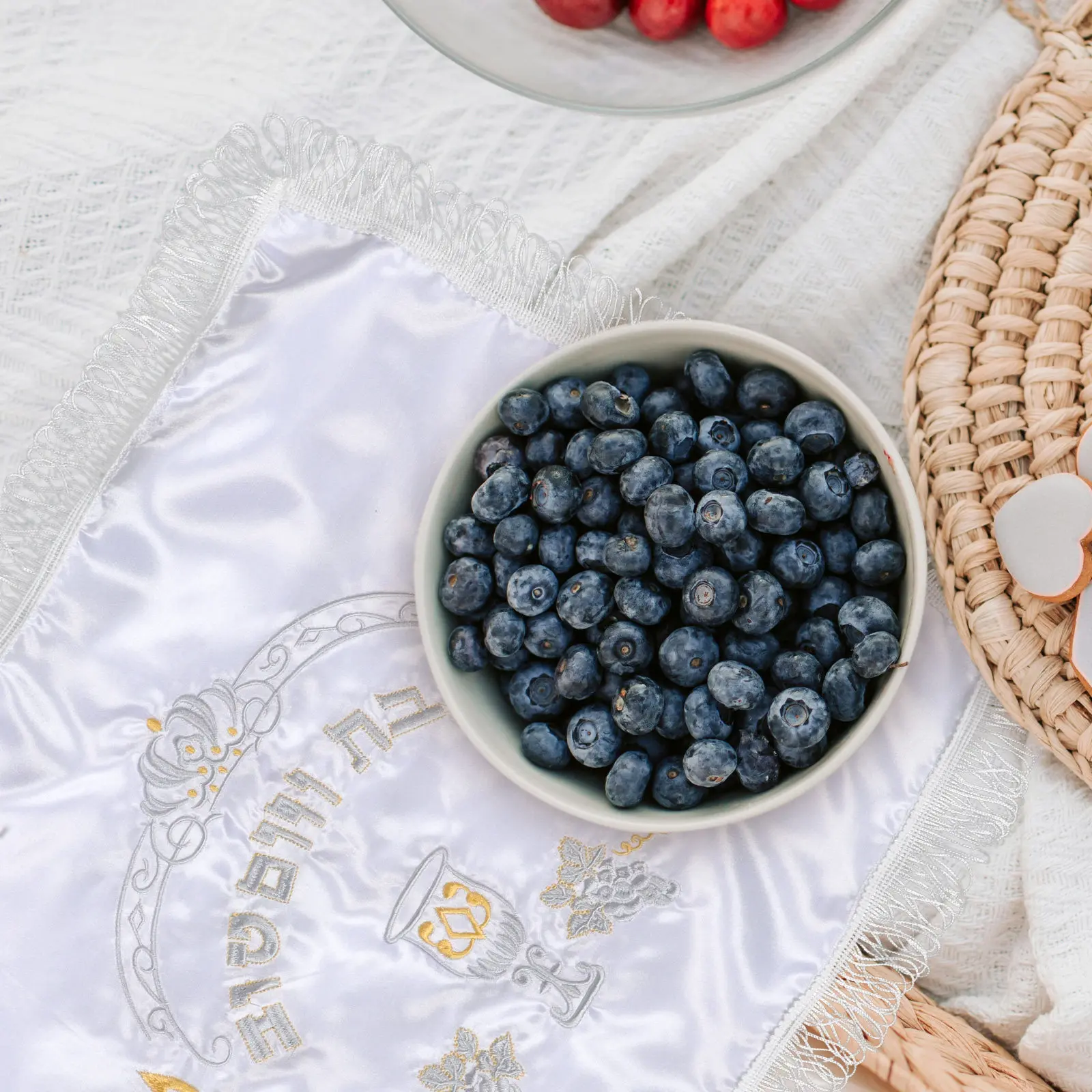 Multipurpose Fabric Bread Cover for Jewish Festive Meals Lightweight Portable Protector for Snacks Cakes Daily Use Cake
Multipurpose Fabric Bread Cover for Jewish Festive Meals Lightweight Portable Protector for Snacks Cakes Daily Use Cake