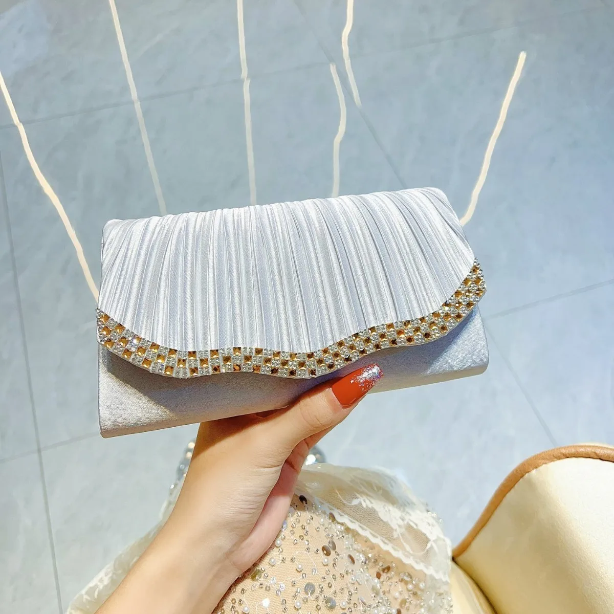 2025 New Fashion Silver Small Clutch Handbags For Women Metal Chain Shoulder Bag Crossbody Prom Party Evening Bags Ladies Purse
2025 New Fashion Silver Small Clutch Handbags For Women Metal Chain Shoulder Bag Crossbody Prom Party Evening Bags Ladies Purse