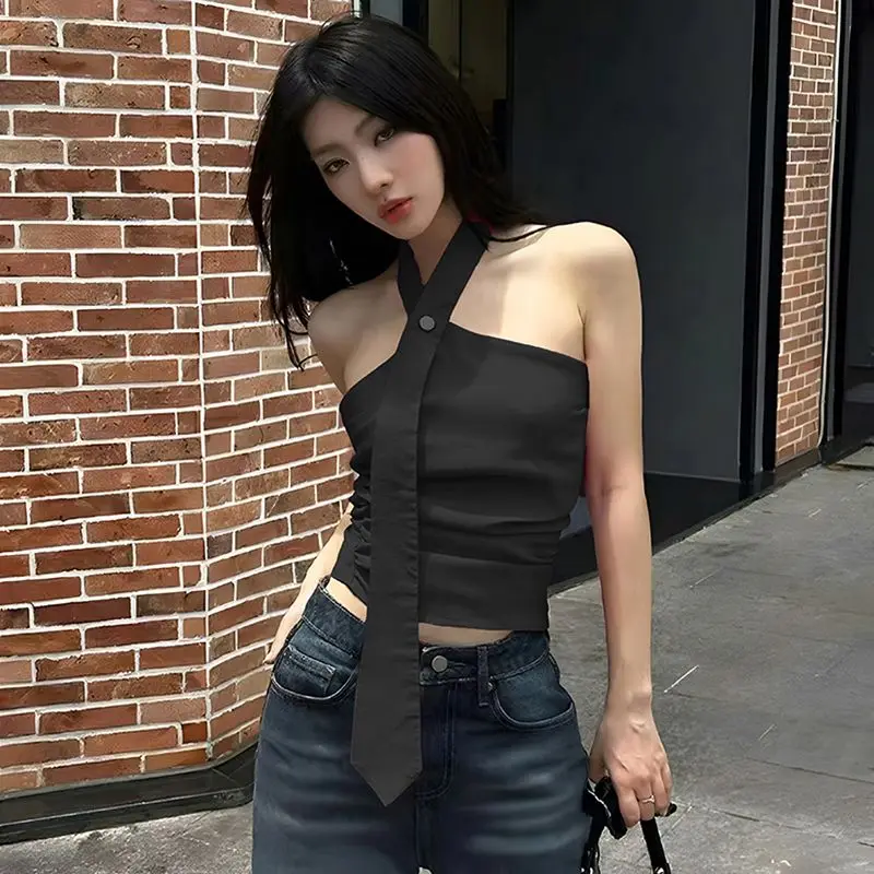 Retro Halter Neck Lace Vest Women Summer New Niche Design Slim Elegant Hot Girl Versatile Short Top
Retro Halter Neck Lace Vest Women Summer New Niche Design Slim Elegant Hot Girl Versatile Short Top