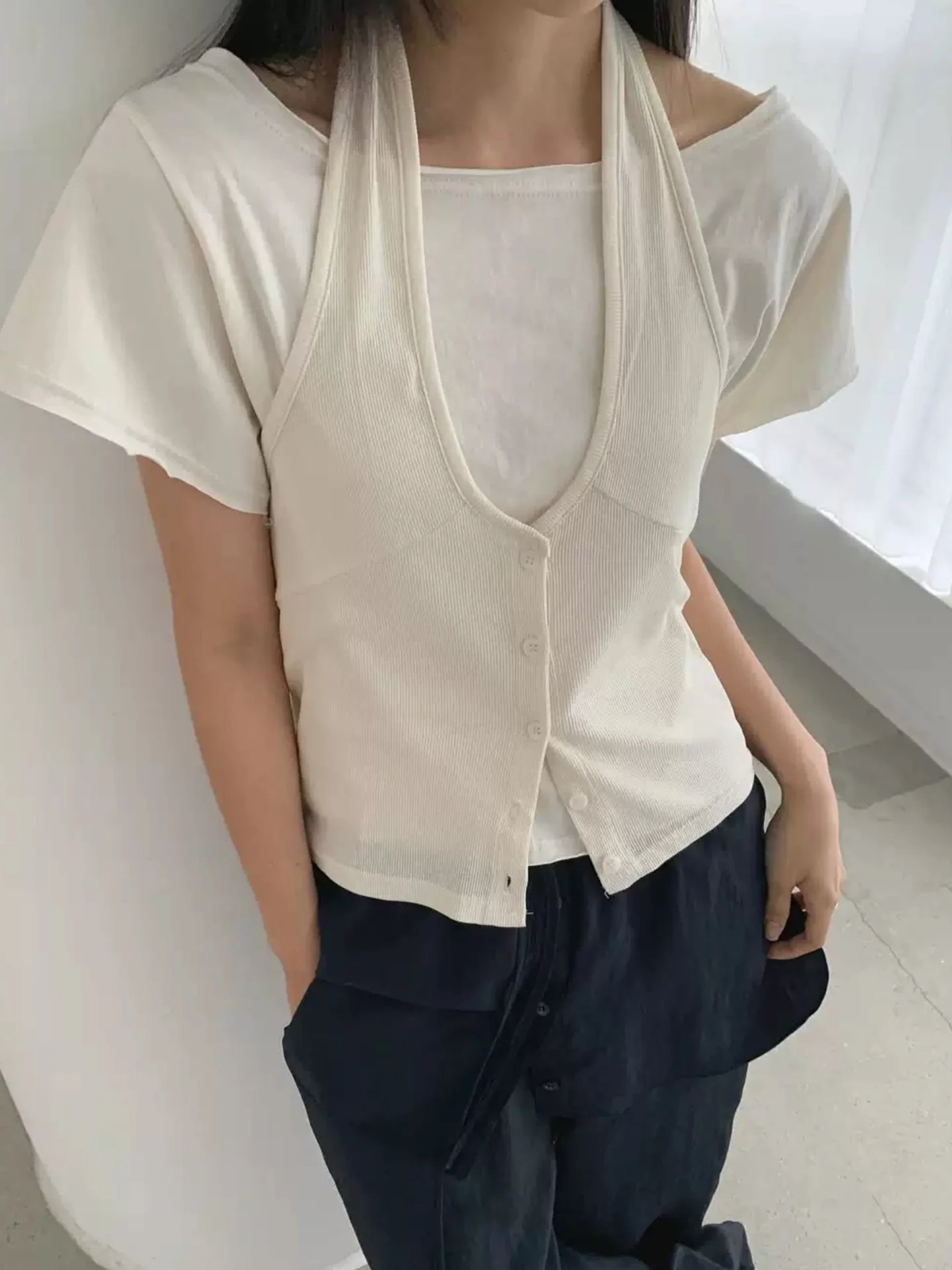 Fashionable Pure Color Shoulder T-Shirt Set Women's Summer New V-neck Single Button Vest Two-piece Set Commute Style Polyeste...
Fashionable Pure Color Shoulder T-Shirt Set Women's Summer New V-neck Single Button Vest Two-piece Set Commute Style Polyeste...