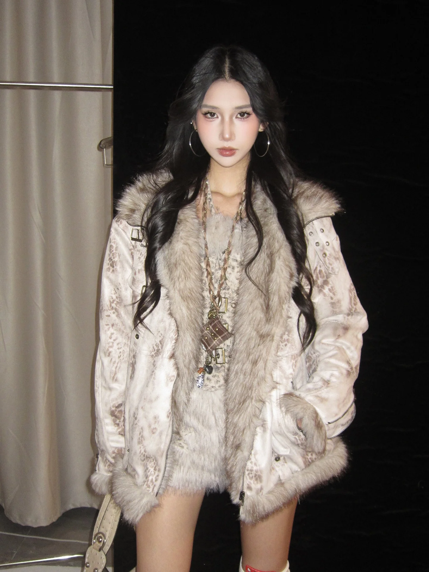 PRO83 Lamb Fur Jaet Thiened Mid-Length Warm Outerwear Ele Sle Long Sve Zipper Closure Women's Coat Winter Coat
PRO83 Lamb Fur Jaet Thiened Mid-Length Warm Outerwear Ele Sle Long Sve Zipper Closure Women's Coat Winter Coat