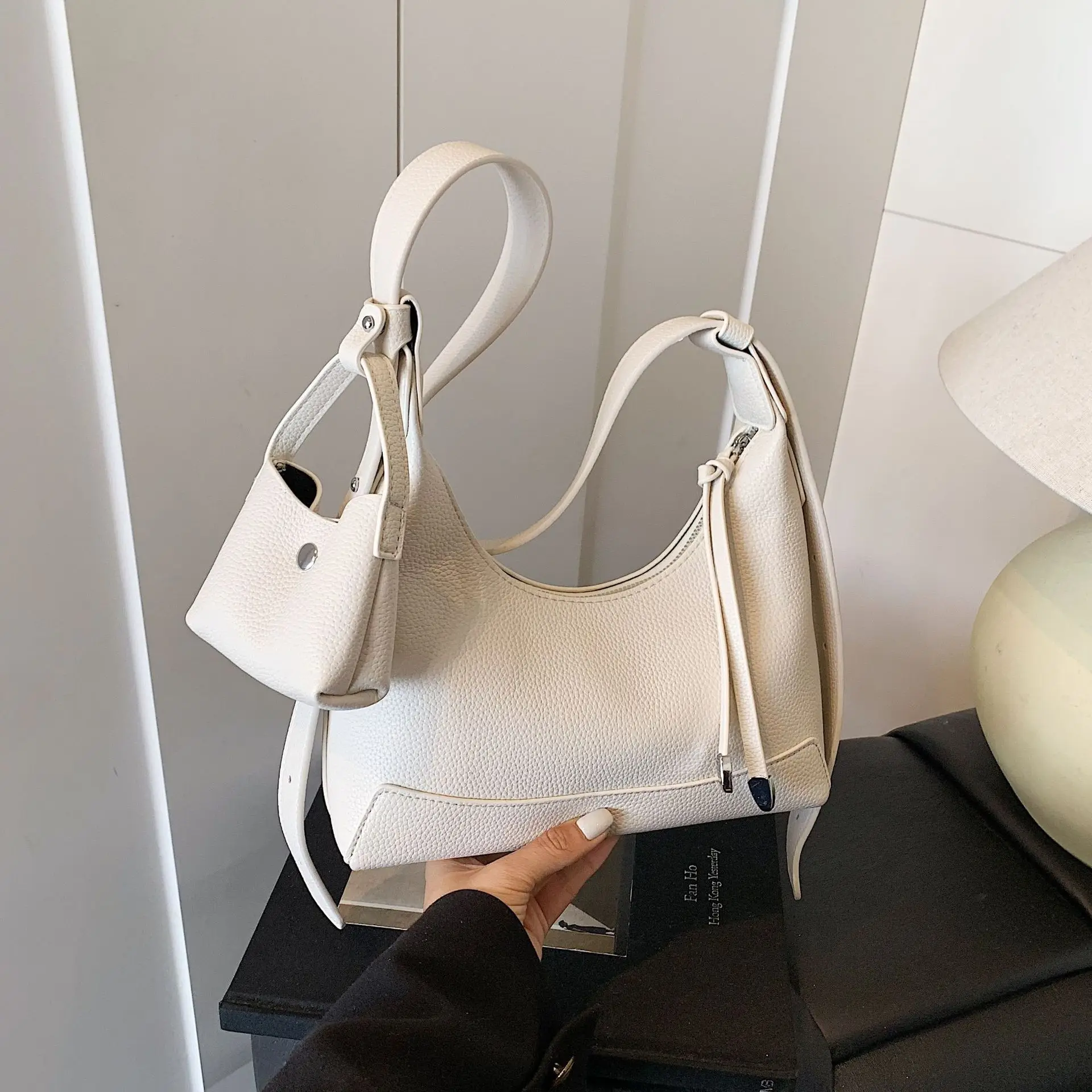 Fashion Casual Shoulder Bag Women's Bag Versatile Portable Multifunctional Mother and Child Bag Women's Underarm Bag 
Fashion Casual Shoulder Bag Women's Bag Versatile Portable Multifunctional Mother and Child Bag Women's Underarm Bag